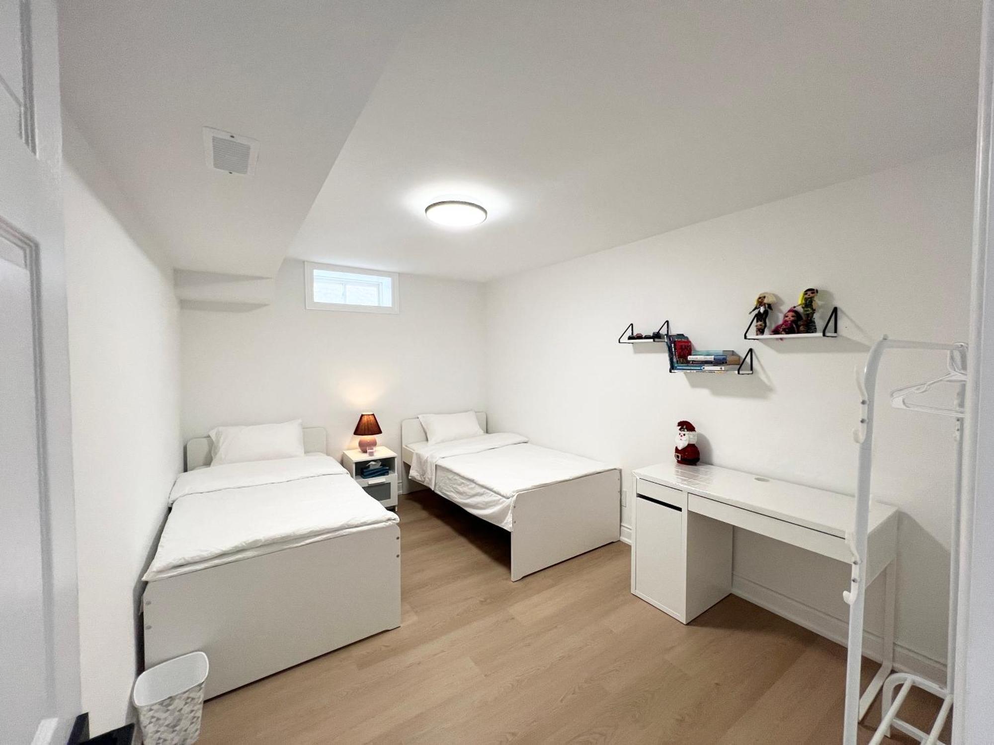 Cozy, Brand-New, 2Bdr,Walkout Apt, Free Parking Richmond Hill Exteriör bild