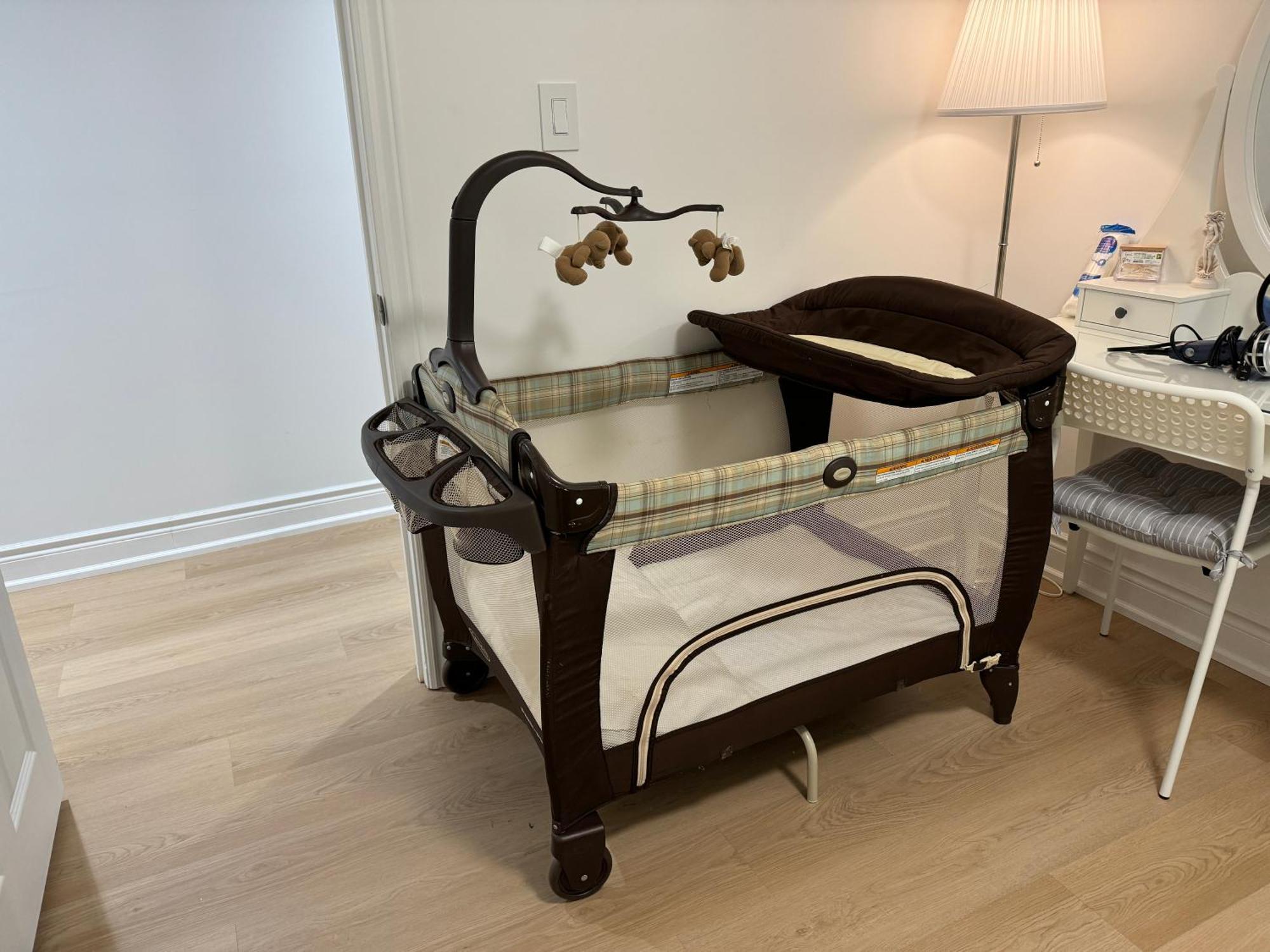 Cozy, Brand-New, 2Bdr,Walkout Apt, Free Parking Richmond Hill Exteriör bild