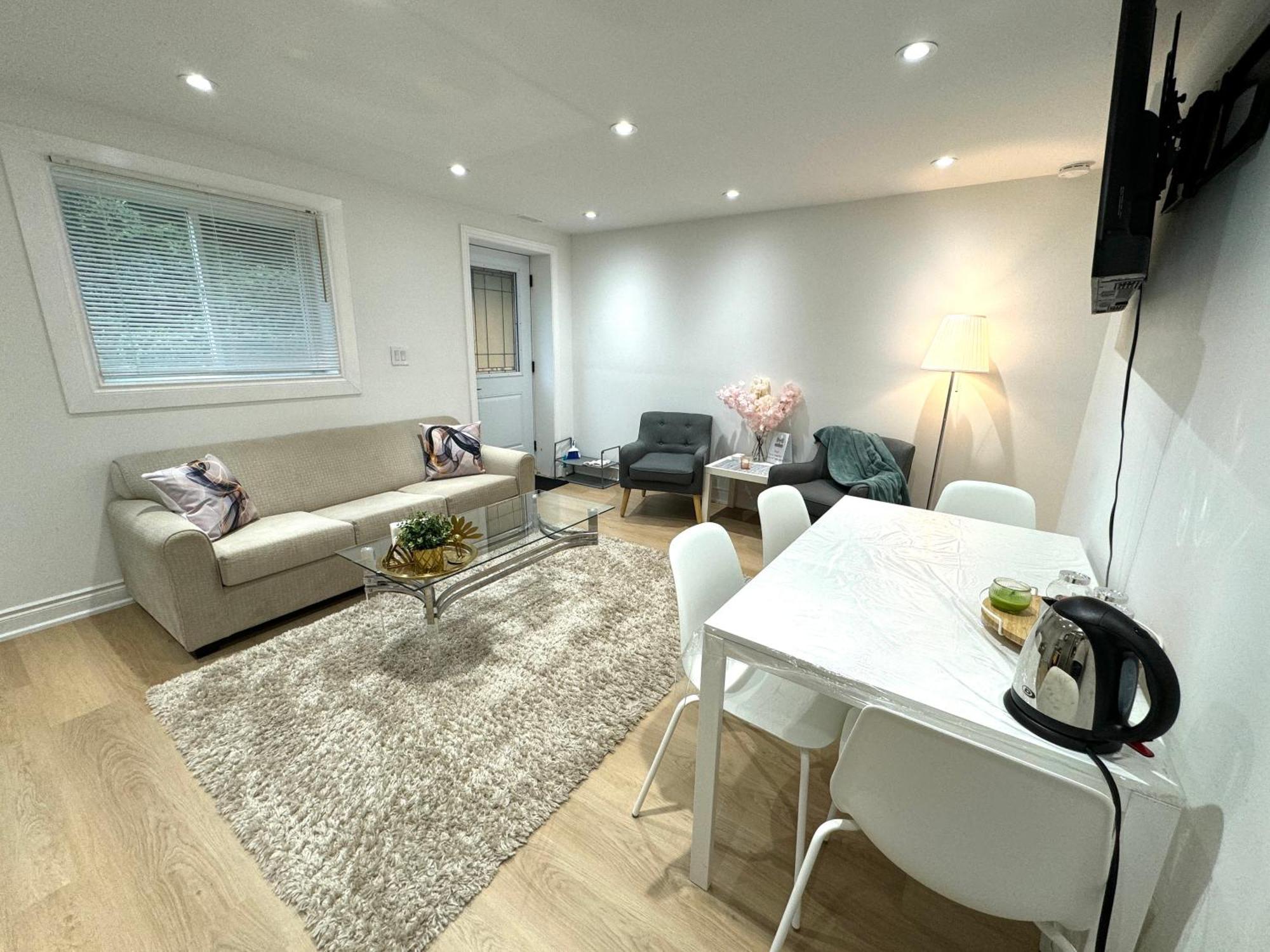 Cozy, Brand-New, 2Bdr,Walkout Apt, Free Parking Richmond Hill Exteriör bild
