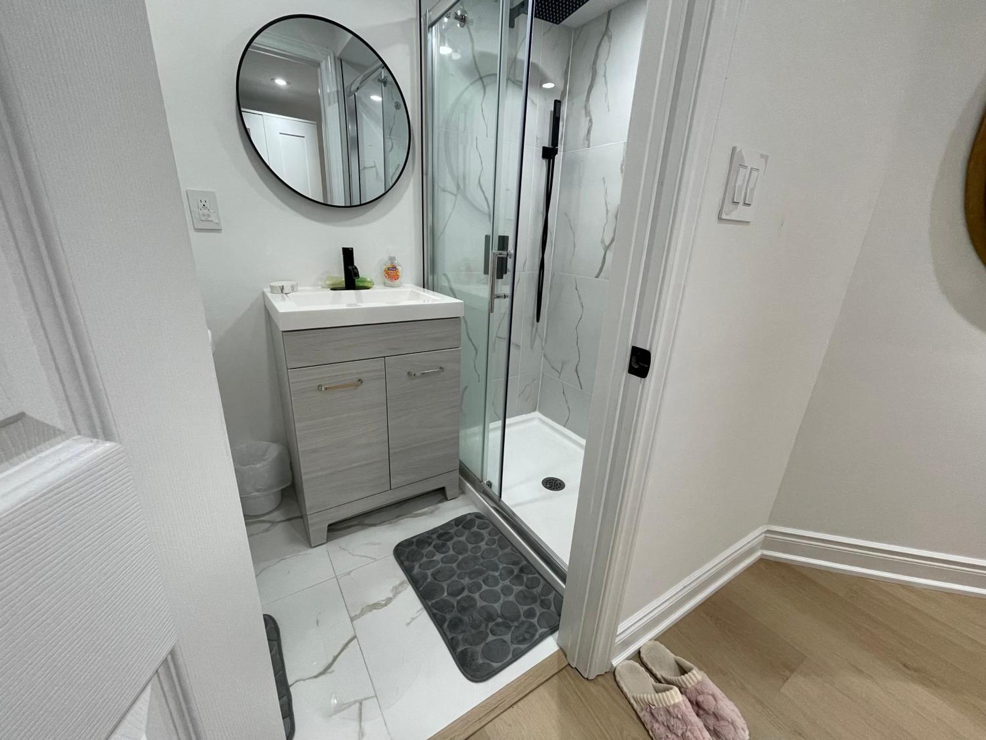 Cozy, Brand-New, 2Bdr,Walkout Apt, Free Parking Richmond Hill Exteriör bild