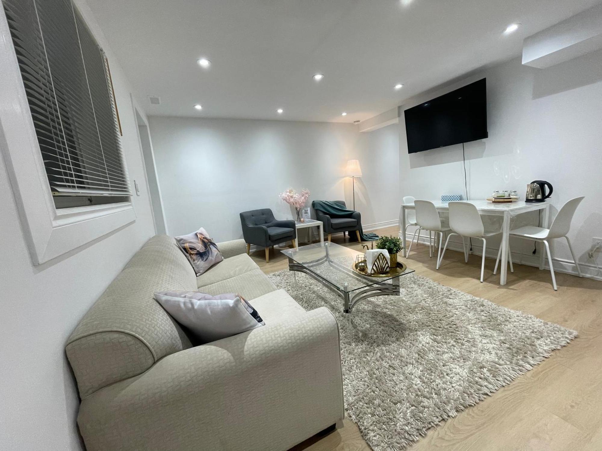 Cozy, Brand-New, 2Bdr,Walkout Apt, Free Parking Richmond Hill Exteriör bild
