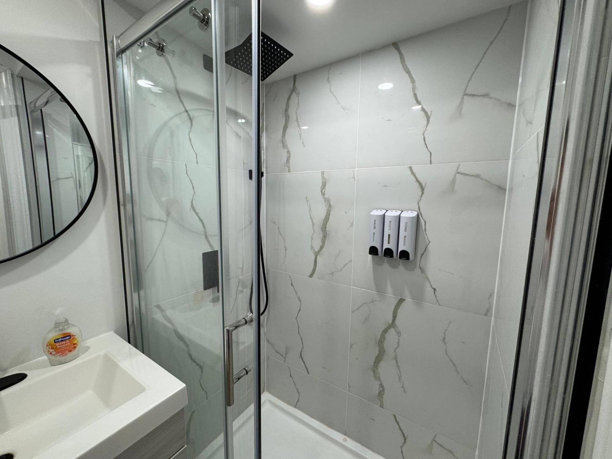 Cozy, Brand-New, 2Bdr,Walkout Apt, Free Parking Richmond Hill Exteriör bild