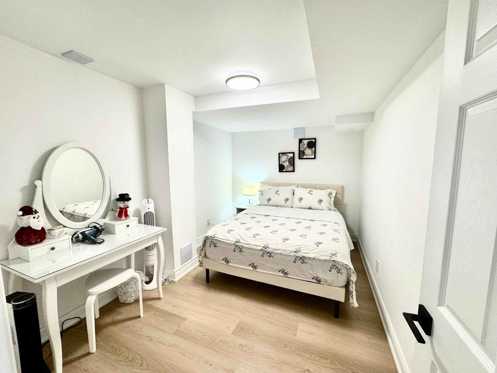 Cozy, Brand-New, 2Bdr,Walkout Apt, Free Parking Richmond Hill Exteriör bild